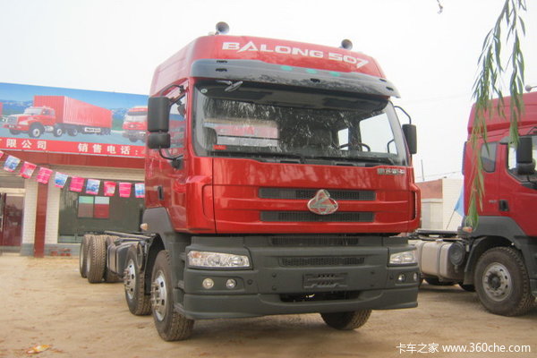 东风柳汽 霸龙507重卡 270马力 8X4 栏板载货车(LZ1244PEL)外观图（3/4）