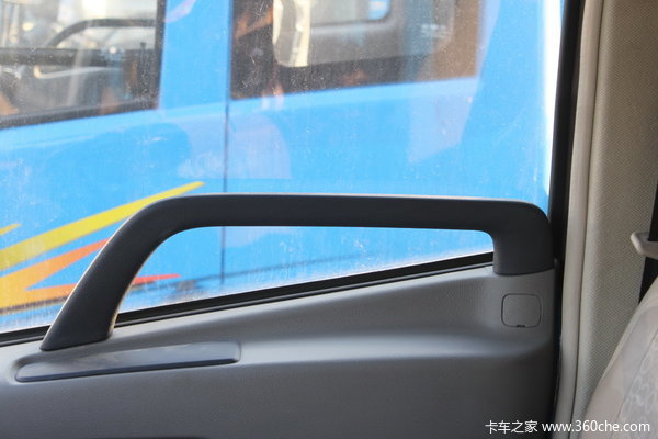 东风 天锦中卡 140马力 4X2 排半栏板载货车(DFL1160BX7)驾驶室图（60/65）