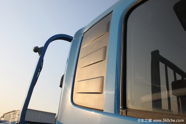 东风 天锦中卡 140马力 4X2 排半栏板载货车(DFL1160BX7)外观图（26/26）