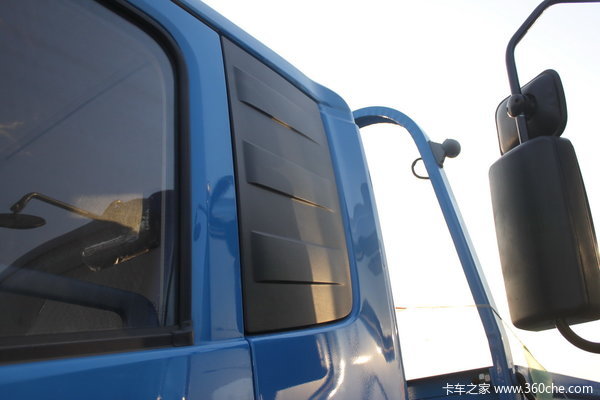 东风 天锦中卡 140马力 4X2 排半栏板载货车(DFL1160BX7)外观图（25/26）