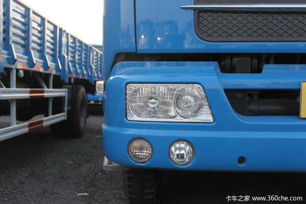 东风 天锦中卡 140马力 4X2 排半栏板载货车(DFL1160BX7)外观图（8/26）