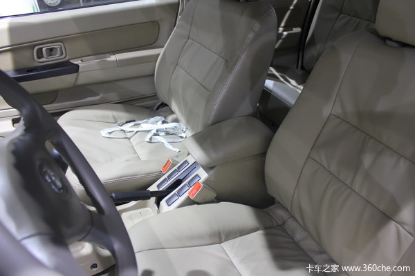 2011款郑州日产 东风锐骐 标准型 3.0L柴油 双排皮卡驾驶室图（13/13）