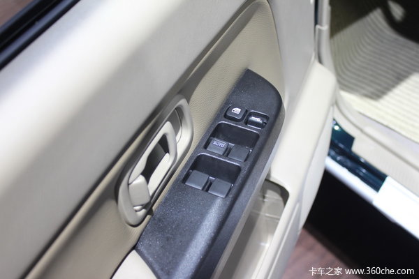 2011款郑州日产 东风锐骐 标准型 3.0L柴油 双排皮卡驾驶室图（4/13）