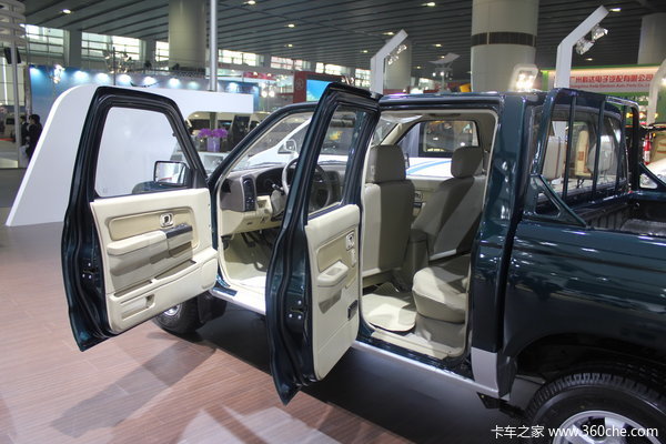 2011款郑州日产 东风锐骐 标准型 3.0L柴油 双排皮卡驾驶室图（3/13）