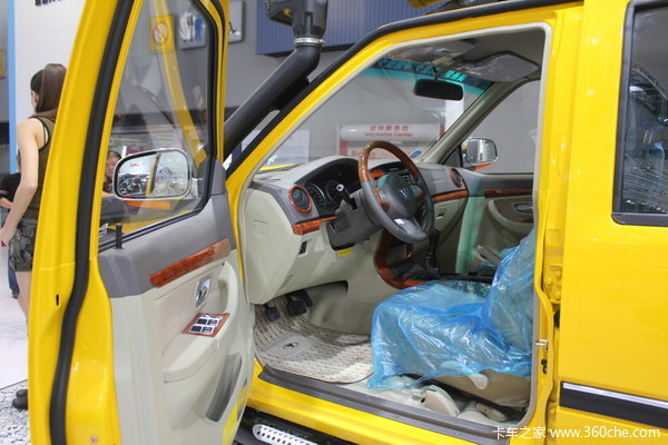 福田 萨普V 越野版 2.8L柴油 双排皮卡驾驶室图