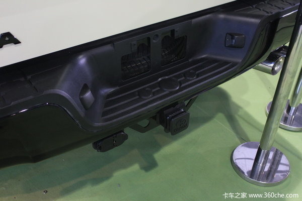 丰田 坦途5700 4.7L柴油 四驱 双排皮卡外观图（12/15）