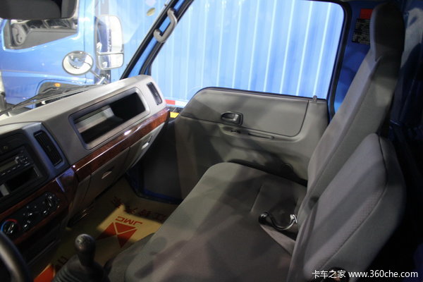 江铃 凯威中卡 156马力 4X2 宽体厢式载货车(JX5090XXYXRC2)驾驶室图（8/8）