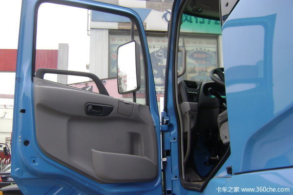 东风 天龙重卡 210马力 6X2 栏板载货车(DFL1253AXA)驾驶室图