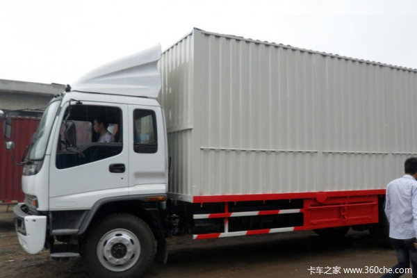 庆铃 FVR重卡 240马力 4X2 厢式载货车(QL5150XWQFR1J)外观图（2/2）