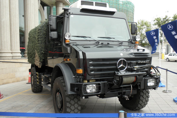 奔驰 Unimog系列 218马力 4X4 越野卡车(型号U4000/U5000)