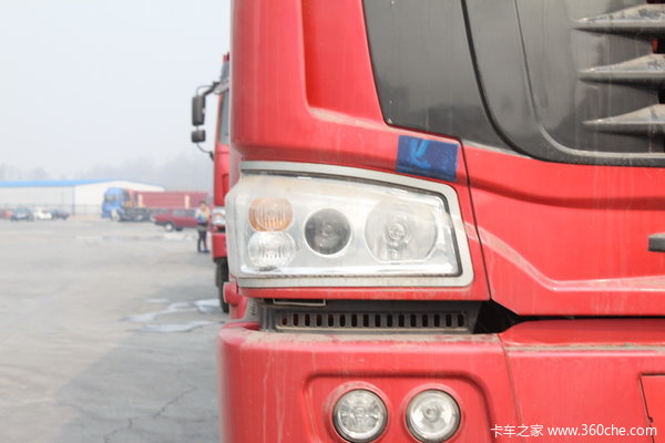 中国重汽 HOWO重卡 336马力 8X4 自卸车(ZZ3317N4867C1L)外观图（5/10）