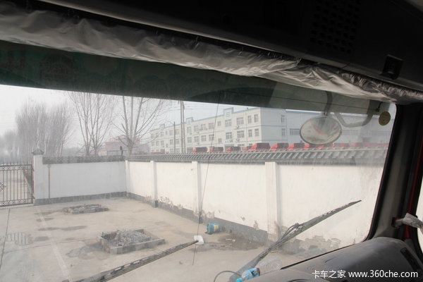 中国重汽 HOWO重卡 375马力 8X4 自卸车(侧翻)(ZZ3317N4067C1)驾驶室图（10/14）