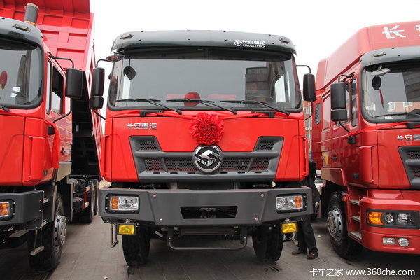 江铃重汽 远威重卡 340马力 8X4 自卸车(SXQ3310M)外观图（1/8）