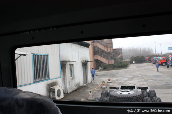 徐工 瑞龙重卡 240马力 8X4 自卸车(NXG3310D3ZE)驾驶室图（2/12）