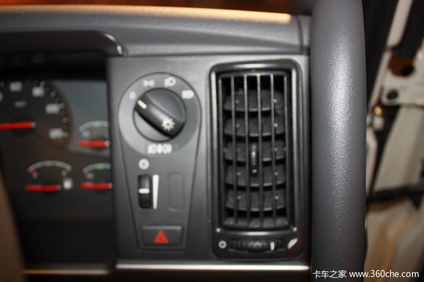 沃尔沃 FMX重卡 420马力 8X4 自卸车驾驶室图（7/23）