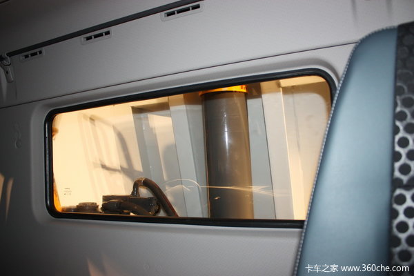沃尔沃 FMX重卡 420马力 8X4 自卸车驾驶室图（6/23）