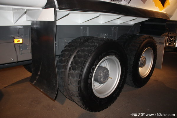沃尔沃 FMX重卡 420马力 8X4 自卸车底盘图（10/26）