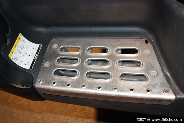 沃尔沃 FMX重卡 420马力 8X4 自卸车底盘图（1/26）