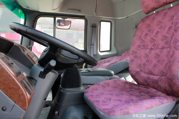 江淮 格尔发A5系列重卡 240马力 8X4 栏板载货车(HFC1314KR1T)驾驶室图（14/34）