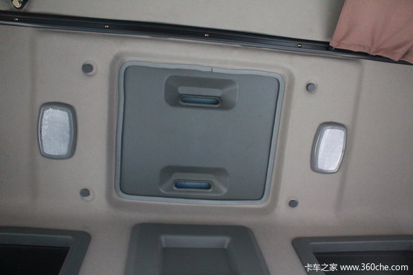 福田 欧曼ETX 5系重卡 185马力 6X2 厢式载货车(平顶驾驶室)(BJ5167VJCHH-S)驾驶室图（8/17）