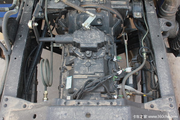 福田 欧曼ETX 5系重卡 185马力 6X2 厢式载货车(平顶驾驶室)(BJ5167VJCHH-S)底盘图（9/11）