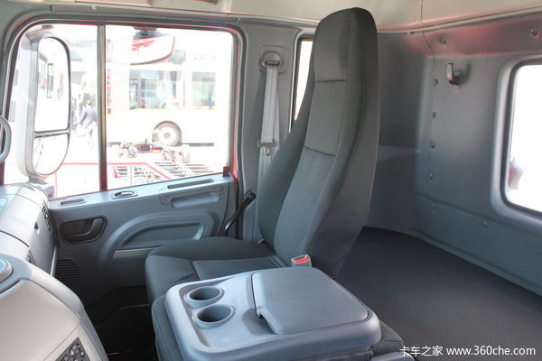 江淮 格尔发K系列重卡 290马力 8X4 载货车(底盘)(HFC1314K1R1LT)驾驶室图（17/20）