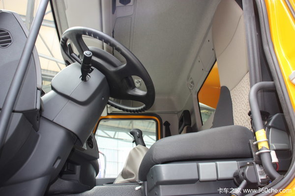 雷诺 Kerax重卡 380马力 8X4 自卸车驾驶室图（3/31）