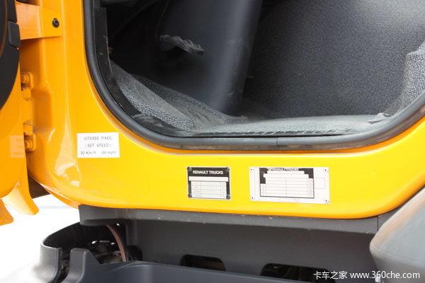 雷诺 Kerax重卡 380马力 8X4 自卸车驾驶室图（1/31）