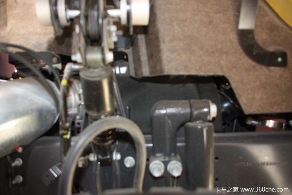 雷诺 Kerax重卡 380马力 8X4 自卸车底盘图（34/55）