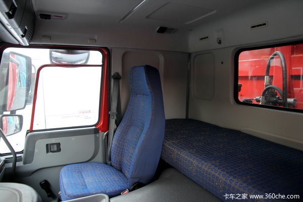 中国重汽 HOWO重卡 336马力 8X4 自卸车(中长平顶)(ZZ3317N357C1)驾驶室图（7/9）