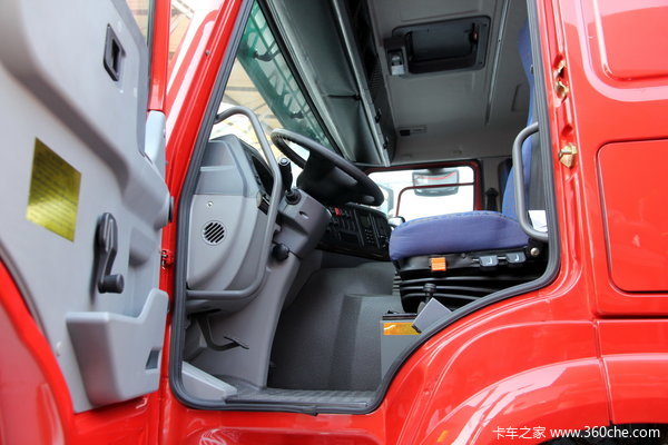 中国重汽 HOWO重卡 336马力 8X4 自卸车(中长平顶)(ZZ3317N357C1)驾驶室图