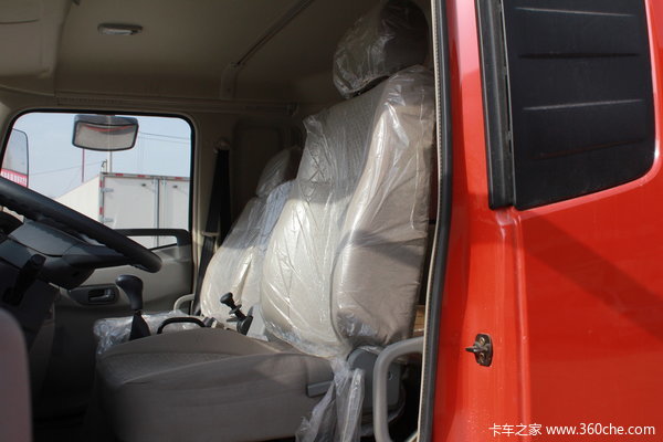 东风 天锦中卡 140马力 4X2 仓栅载货车(DFL5160CCQBX9)驾驶室图（4/22）