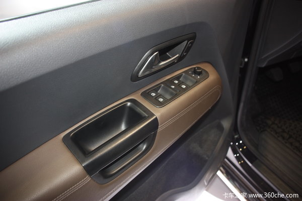 2011款大众 Amarok系列 2.0L柴油 四驱 双排皮卡驾驶室图（17/19）