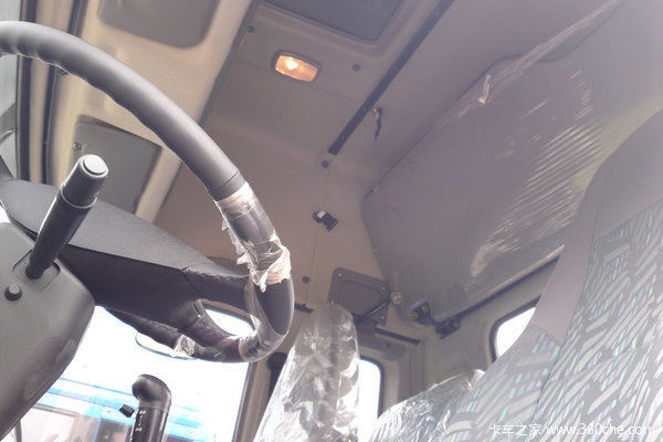 福田 瑞沃 5系重卡 210马力 6X2 栏板载货车(BJ1258VMPHP-1)驾驶室图（3/9）