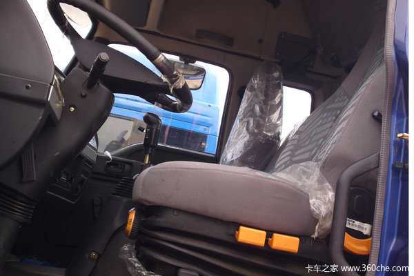 福田 瑞沃 5系重卡 210马力 6X2 栏板载货车(BJ1258VMPHP-1)驾驶室图