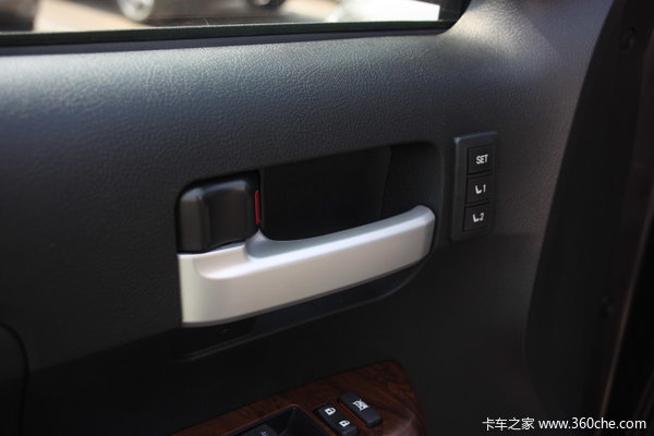丰田 坦途5700 限量版 5.7L汽油 四驱 双排皮卡驾驶室图（6/37）