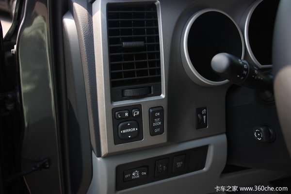 丰田 坦途5700 限量版 5.7L汽油 四驱 双排皮卡驾驶室图（5/37）