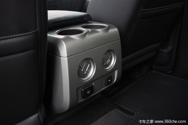 2011款福特 f-150系列 猛禽 5.4L汽油 四驱 双排皮卡驾驶室图（24/28）