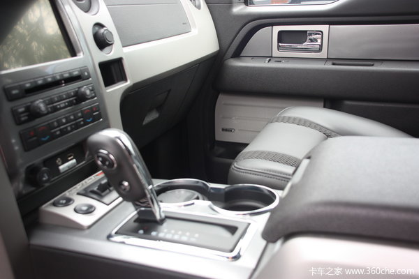 2011款福特 f-150系列 猛禽 5.4L汽油 四驱 双排皮卡驾驶室图（18/28）