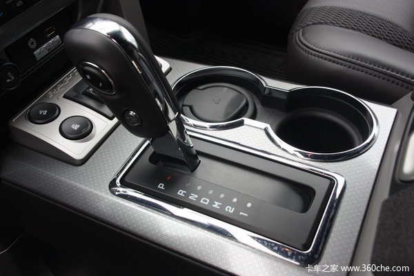 2011款福特 f-150系列 猛禽 5.4L汽油 四驱 双排皮卡驾驶室图（9/28）