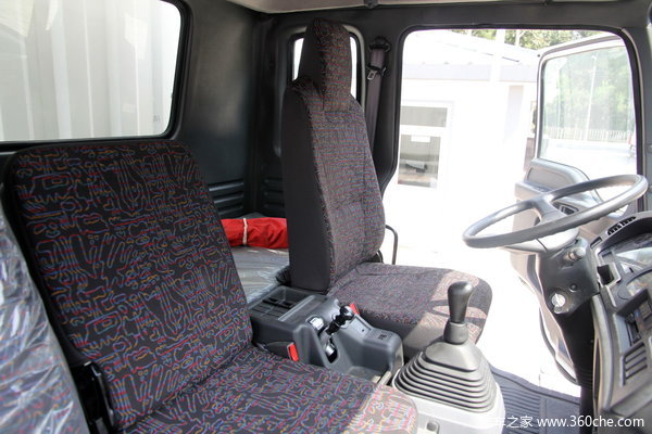 庆铃 FVR重卡 240马力 4X2 厢式载货车(QL5150XWQFRJ)驾驶室图（51/56）