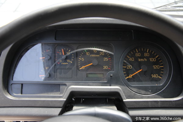 庆铃 FVR重卡 240马力 4X2 厢式载货车(QL5150XWQFRJ)驾驶室图（10/56）