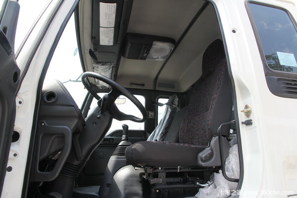 庆铃 FVR重卡 240马力 4X2 厢式载货车(QL5150XWQFRJ)驾驶室图（4/56）