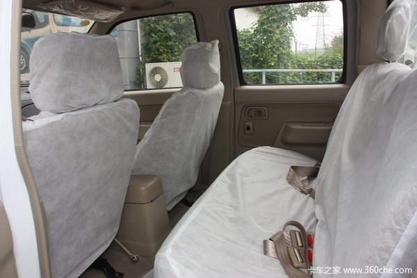 2011款郑州日产 标准型 2.4L汽油 双排皮卡驾驶室图（17/24）