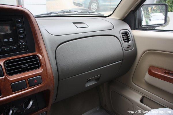 2011款郑州日产 标准型 2.4L汽油 双排皮卡驾驶室图（8/24）