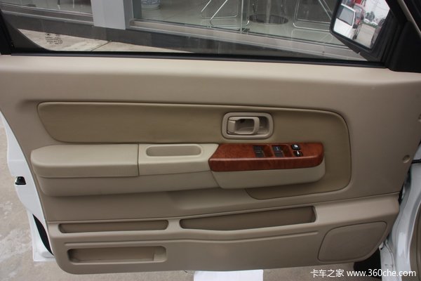 2011款郑州日产 标准型 2.4L汽油 双排皮卡驾驶室图（4/24）