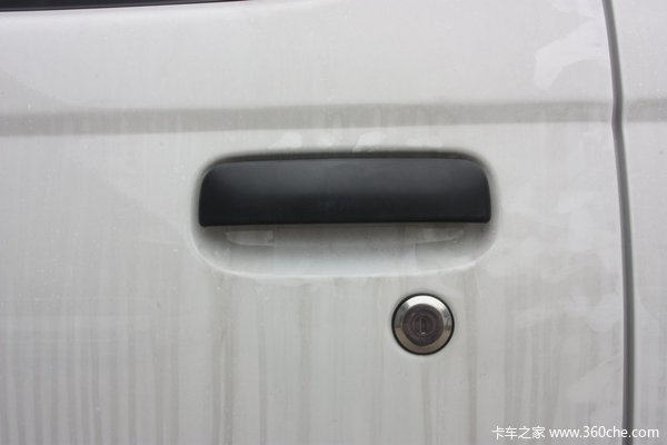 2011款郑州日产 标准型 2.4L汽油 双排皮卡外观图（31/45）