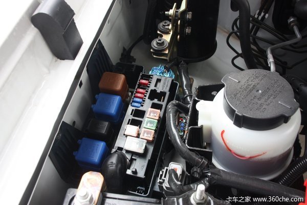 2011款郑州日产 标准型 2.4L汽油 双排皮卡外观图（25/45）