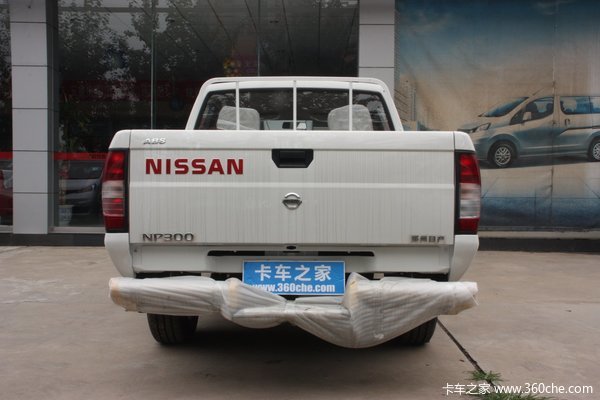 2011款郑州日产 标准型 2.4L汽油 双排皮卡外观图（8/45）