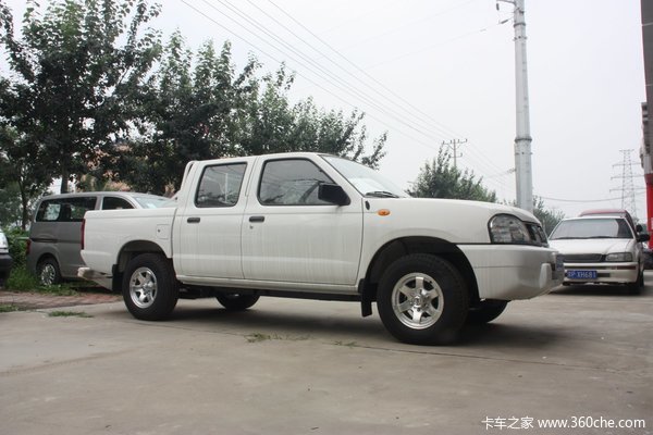2011款郑州日产 标准型 2.4L汽油 双排皮卡外观图（6/45）